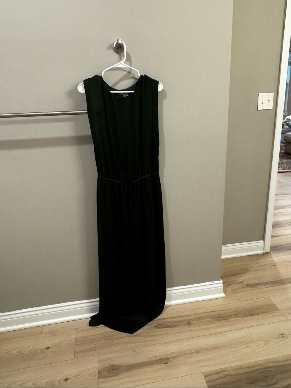 Silk Vince Classic Green Sleeveless Maxi Dress - Women's